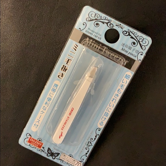 Daiso Bath & Body Brand New In Packaging Daiso Mini Tweezers White